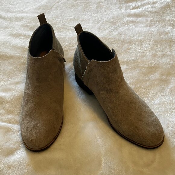 TOMS Taupe Suede Ankle Boots – Size 9M (Women) - Picture 1 of 6